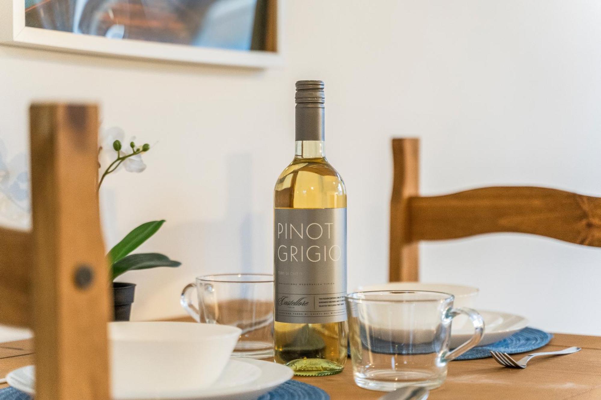 Stylish New Apartment - Free Wifi & Netflix - Top Rated - 3Mh Cradley Heath Bagian luar foto