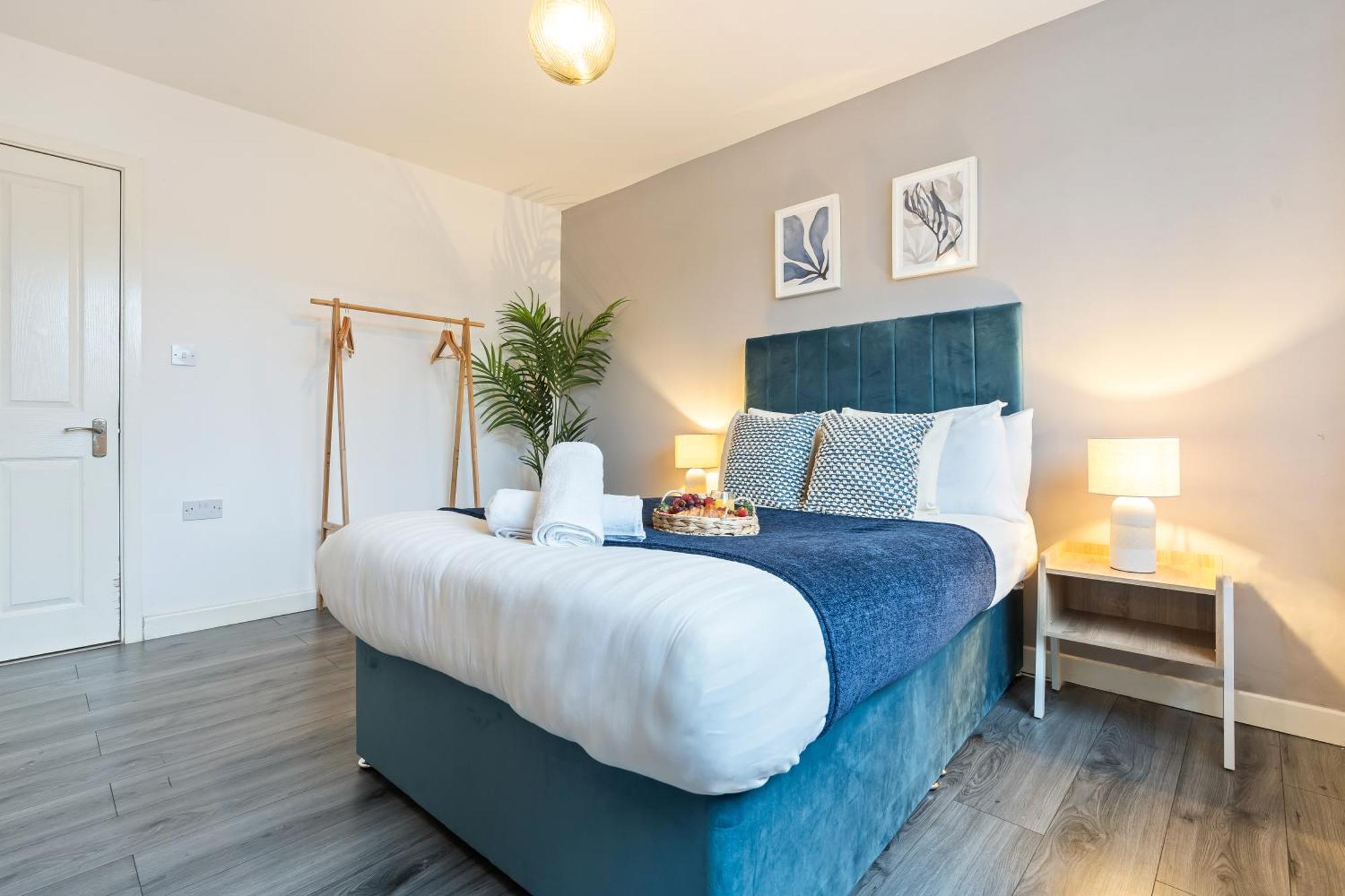 Stylish New Apartment - Free Wifi & Netflix - Top Rated - 3Mh Cradley Heath Bagian luar foto
