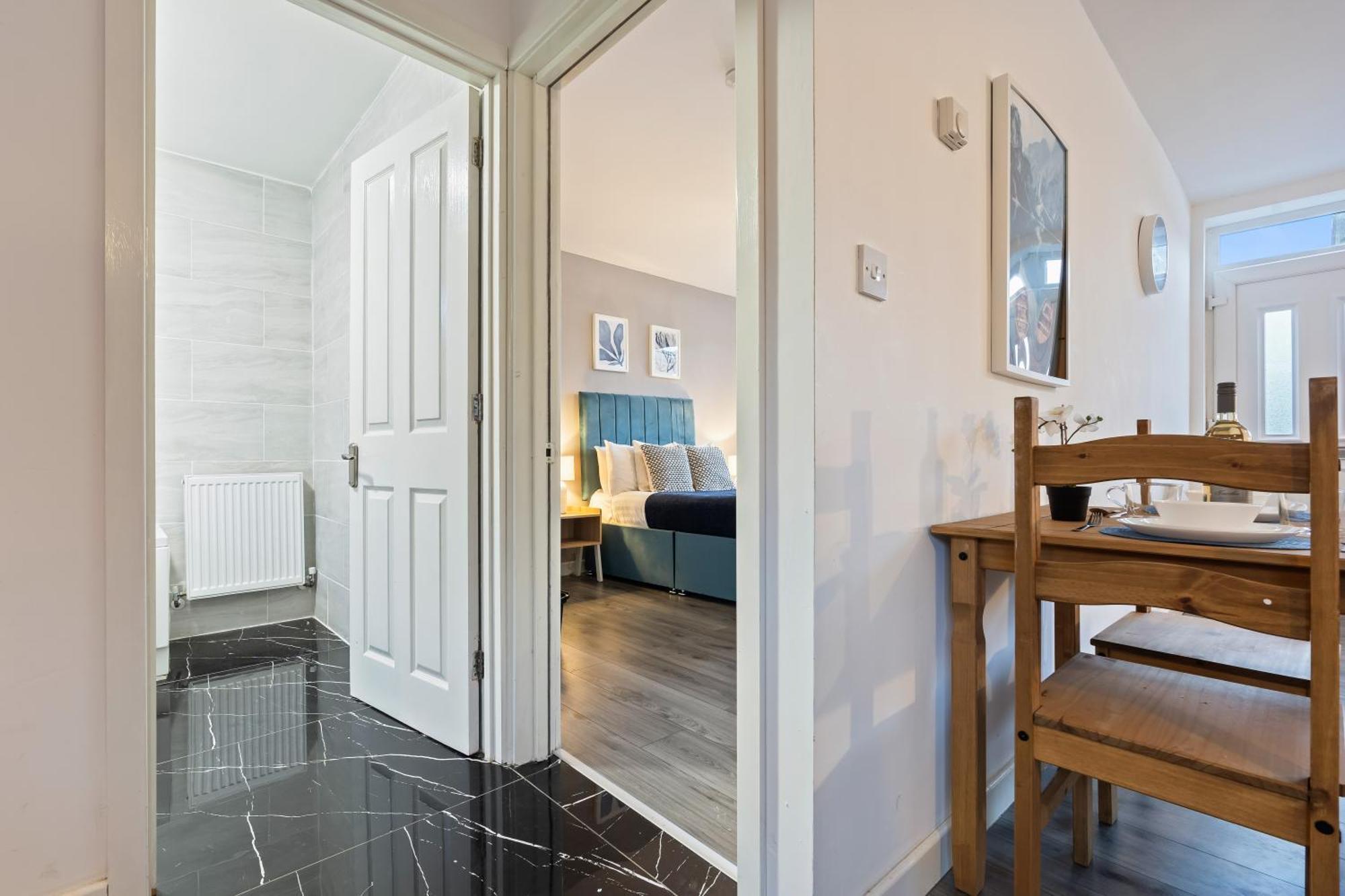 Stylish New Apartment - Free Wifi & Netflix - Top Rated - 3Mh Cradley Heath Bagian luar foto