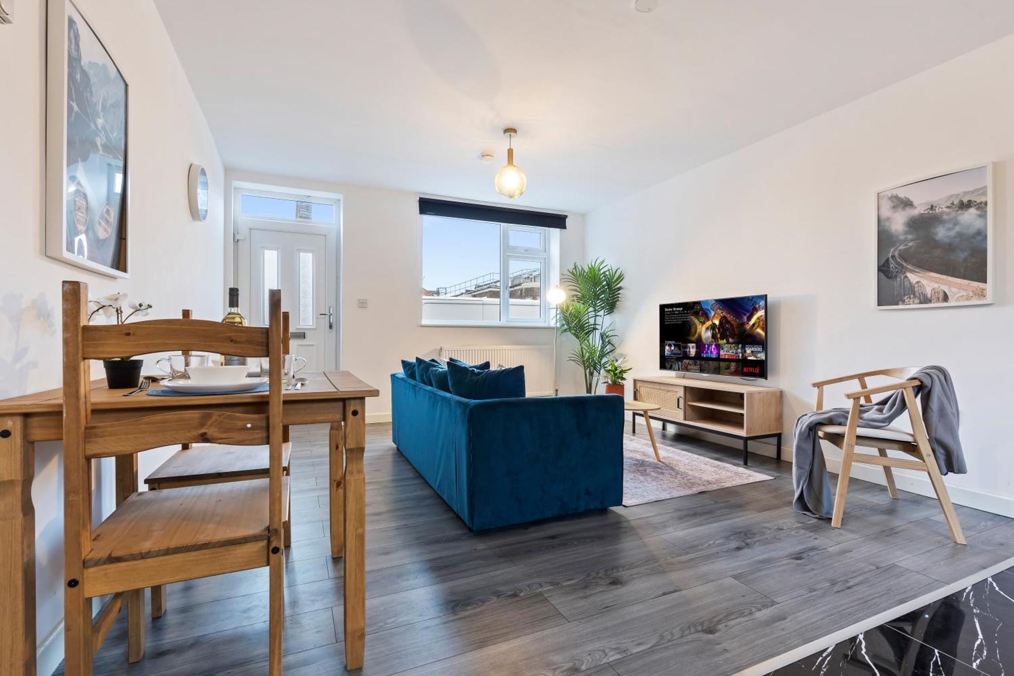 Stylish New Apartment - Free Wifi & Netflix - Top Rated - 3Mh Cradley Heath Bagian luar foto